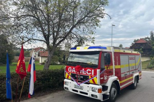 PGD DEČNO SELO - gasilski avto